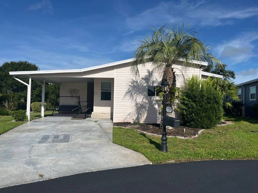 Winter Haven, FL Mobile Home for Sale located at 824 Sunningdale Ct. Four Lakes Golf & Country Club